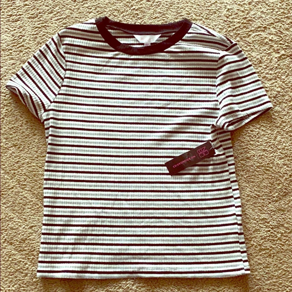 Black and gray Tee